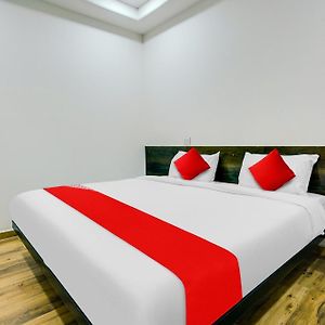 Super Hotel O White Villa